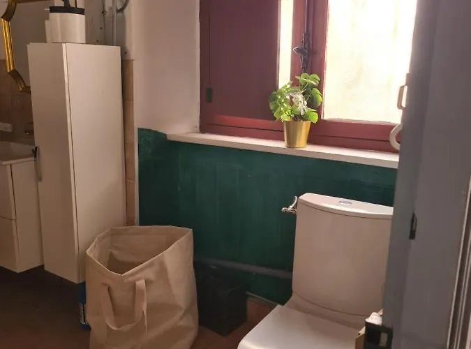 Andersson, Fa Lejlighed