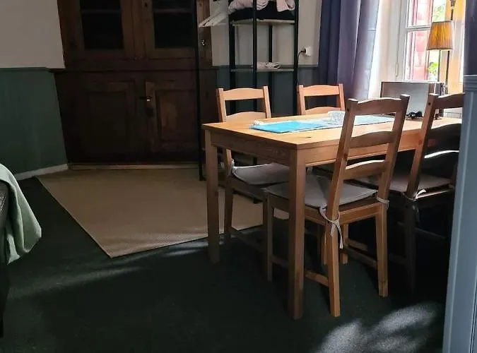 Andersson, Fa Lejlighed